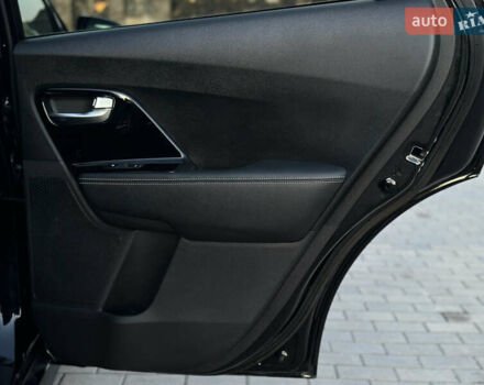 Чорний Кіа Niro, об'ємом двигуна 0 л та пробігом 93 тис. км за 18700 $, фото 48 на Automoto.ua