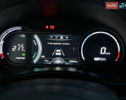 Чорний Кіа Niro, об'ємом двигуна 0 л та пробігом 93 тис. км за 18700 $, фото 58 на Automoto.ua