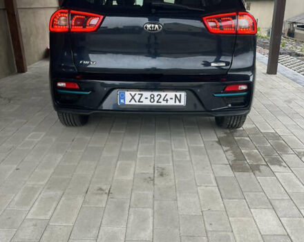 Чорний Кіа Niro, об'ємом двигуна 0 л та пробігом 138 тис. км за 17900 $, фото 5 на Automoto.ua