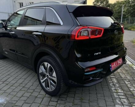 Чорний Кіа Niro, об'ємом двигуна 0 л та пробігом 111 тис. км за 16900 $, фото 3 на Automoto.ua