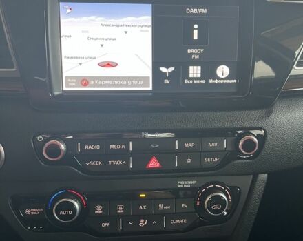 Черный Киа Niro, объемом двигателя 0 л и пробегом 141 тыс. км за 17400 $, фото 3 на Automoto.ua