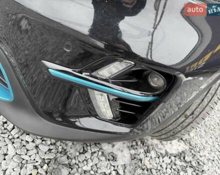 Чорний Кіа Niro, об'ємом двигуна 0 л та пробігом 165 тис. км за 18800 $, фото 9 на Automoto.ua