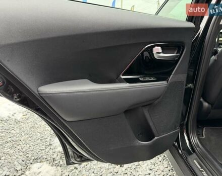 Чорний Кіа Niro, об'ємом двигуна 0 л та пробігом 165 тис. км за 18800 $, фото 32 на Automoto.ua