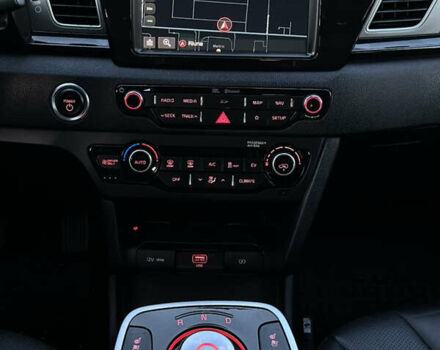 Чорний Кіа Niro, об'ємом двигуна 0 л та пробігом 93 тис. км за 18700 $, фото 53 на Automoto.ua