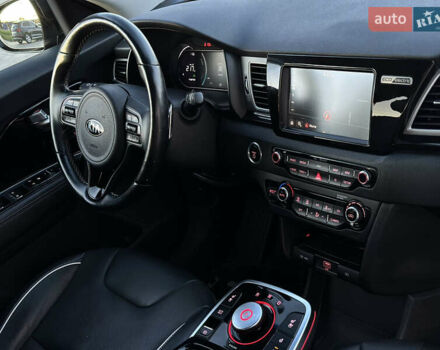 Чорний Кіа Niro, об'ємом двигуна 0 л та пробігом 93 тис. км за 18700 $, фото 71 на Automoto.ua