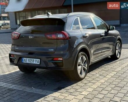 Чорний Кіа Niro, об'ємом двигуна 0 л та пробігом 137 тис. км за 22000 $, фото 6 на Automoto.ua