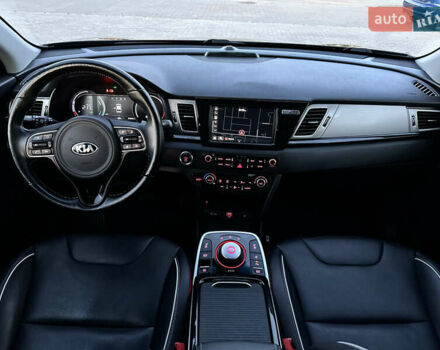 Чорний Кіа Niro, об'ємом двигуна 0 л та пробігом 93 тис. км за 18700 $, фото 50 на Automoto.ua