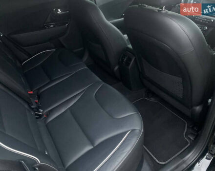 Чорний Кіа Niro, об'ємом двигуна 0 л та пробігом 159 тис. км за 17999 $, фото 12 на Automoto.ua