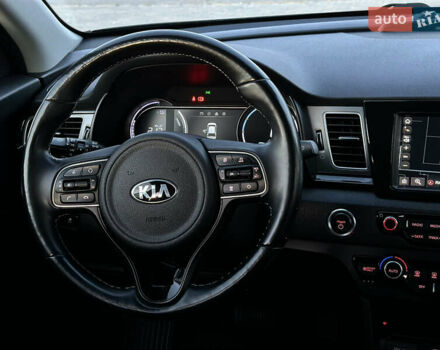 Чорний Кіа Niro, об'ємом двигуна 0 л та пробігом 93 тис. км за 18700 $, фото 55 на Automoto.ua