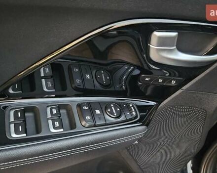 Чорний Кіа Niro, об'ємом двигуна 0 л та пробігом 120 тис. км за 21500 $, фото 10 на Automoto.ua