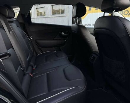 Чорний Кіа Niro, об'ємом двигуна 0 л та пробігом 111 тис. км за 16900 $, фото 9 на Automoto.ua