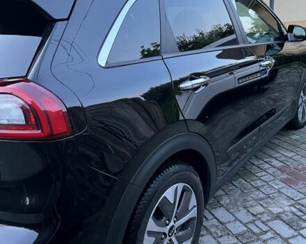 Чорний Кіа Niro, об'ємом двигуна 0 л та пробігом 105 тис. км за 17999 $, фото 2 на Automoto.ua