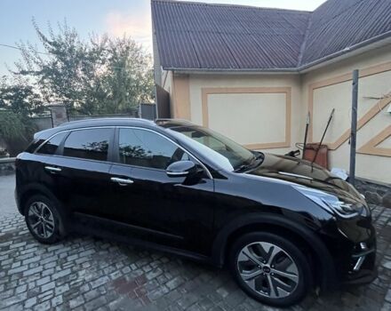 Чорний Кіа Niro, об'ємом двигуна 0 л та пробігом 105 тис. км за 17999 $, фото 1 на Automoto.ua