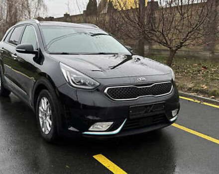 Чорний Кіа Niro, об'ємом двигуна 1.58 л та пробігом 125 тис. км за 13000 $, фото 7 на Automoto.ua