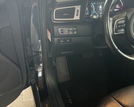 Чорний Кіа Niro, об'ємом двигуна 0 л та пробігом 141 тис. км за 17400 $, фото 4 на Automoto.ua