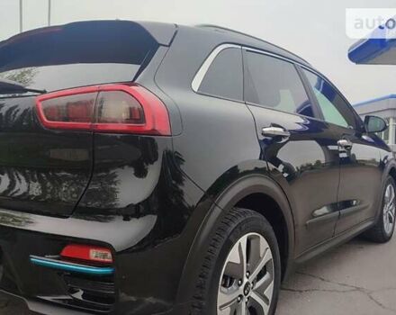 Чорний Кіа Niro, об'ємом двигуна 0 л та пробігом 105 тис. км за 19499 $, фото 17 на Automoto.ua