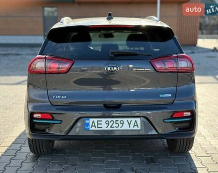 Чорний Кіа Niro, об'ємом двигуна 0 л та пробігом 137 тис. км за 22000 $, фото 5 на Automoto.ua