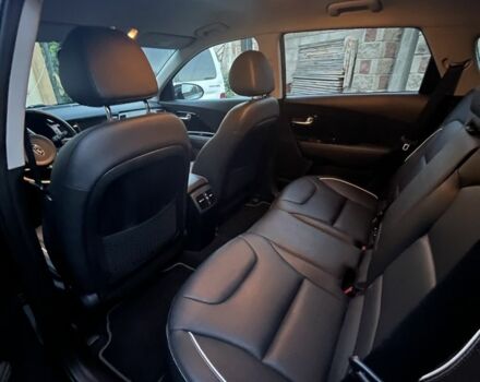 Чорний Кіа Niro, об'ємом двигуна 0 л та пробігом 105 тис. км за 17999 $, фото 7 на Automoto.ua