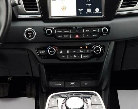Чорний Кіа Niro, об'ємом двигуна 0 л та пробігом 112 тис. км за 18200 $, фото 21 на Automoto.ua