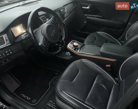 Чорний Кіа Niro, об'ємом двигуна 0 л та пробігом 159 тис. км за 17999 $, фото 4 на Automoto.ua