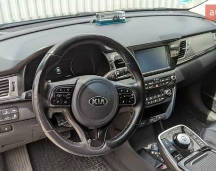 Чорний Кіа Niro, об'ємом двигуна 0 л та пробігом 130 тис. км за 16900 $, фото 10 на Automoto.ua