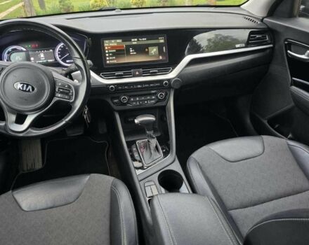 Чорний Кіа Niro, об'ємом двигуна 0 л та пробігом 78 тис. км за 11900 $, фото 4 на Automoto.ua