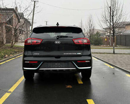 Чорний Кіа Niro, об'ємом двигуна 1.58 л та пробігом 125 тис. км за 13000 $, фото 6 на Automoto.ua