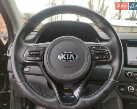 Чорний Кіа Niro, об'ємом двигуна 0 л та пробігом 165 тис. км за 16200 $, фото 28 на Automoto.ua