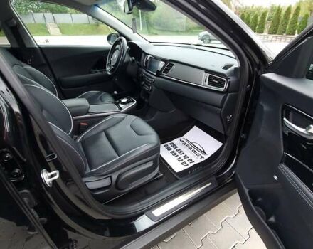 Чорний Кіа Niro, об'ємом двигуна 0 л та пробігом 112 тис. км за 18200 $, фото 11 на Automoto.ua