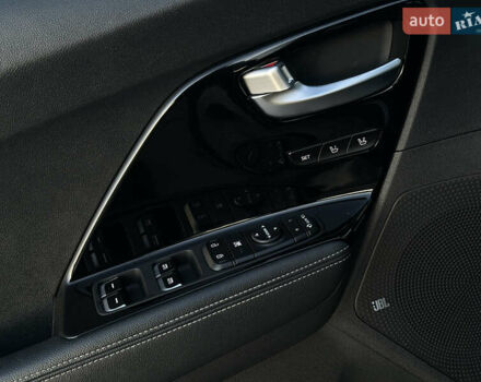 Чорний Кіа Niro, об'ємом двигуна 0 л та пробігом 93 тис. км за 18700 $, фото 37 на Automoto.ua