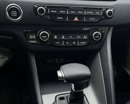 Черный Киа Niro, объемом двигателя 1.6 л и пробегом 233 тыс. км за 8400 $, фото 11 на Automoto.ua