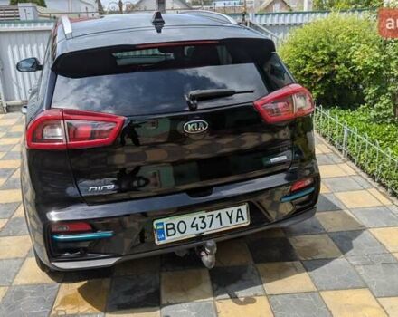 Чорний Кіа Niro, об'ємом двигуна 0 л та пробігом 130 тис. км за 16900 $, фото 7 на Automoto.ua