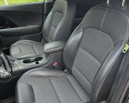 Чорний Кіа Niro, об'ємом двигуна 0 л та пробігом 78 тис. км за 11900 $, фото 5 на Automoto.ua