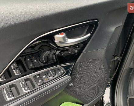 Чорний Кіа Niro, об'ємом двигуна 0 л та пробігом 159 тис. км за 17999 $, фото 24 на Automoto.ua