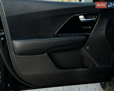 Чорний Кіа Niro, об'ємом двигуна 0 л та пробігом 93 тис. км за 18700 $, фото 36 на Automoto.ua