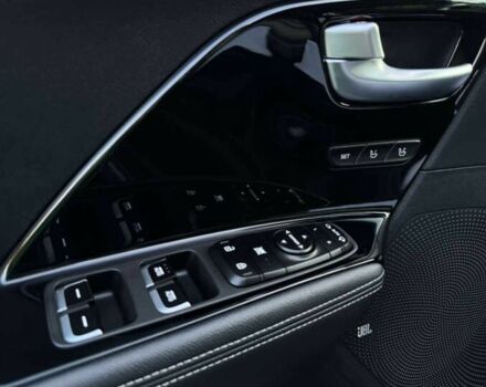 Чорний Кіа Niro, об'ємом двигуна 0 л та пробігом 111 тис. км за 16900 $, фото 6 на Automoto.ua