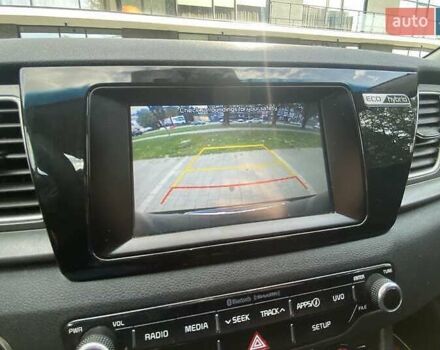 Чорний Кіа Niro, об'ємом двигуна 1.58 л та пробігом 125 тис. км за 13000 $, фото 10 на Automoto.ua