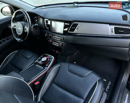 Чорний Кіа Niro, об'ємом двигуна 0 л та пробігом 93 тис. км за 18700 $, фото 70 на Automoto.ua