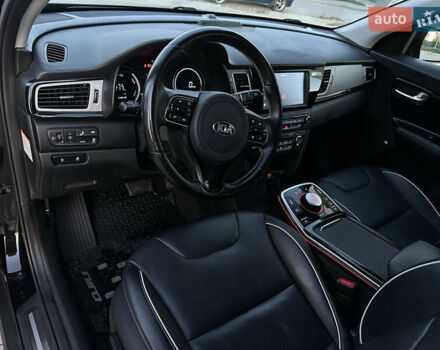 Чорний Кіа Niro, об'ємом двигуна 0 л та пробігом 93 тис. км за 18700 $, фото 42 на Automoto.ua