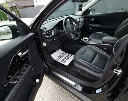 Чорний Кіа Niro, об'ємом двигуна 0 л та пробігом 112 тис. км за 18200 $, фото 10 на Automoto.ua
