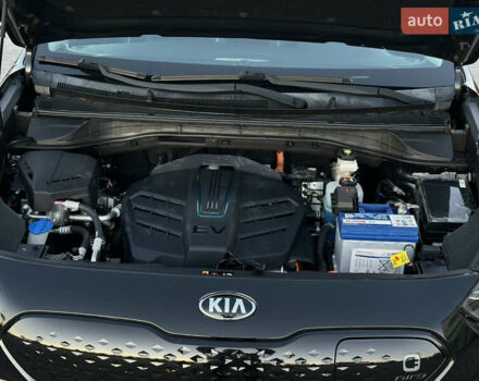 Чорний Кіа Niro, об'ємом двигуна 0 л та пробігом 93 тис. км за 18700 $, фото 23 на Automoto.ua