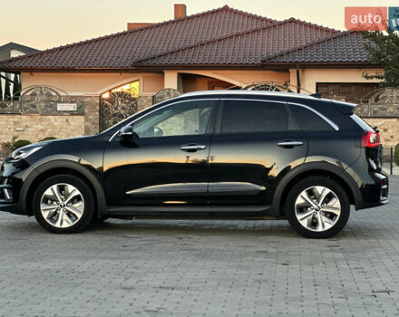 Чорний Кіа Niro, об'ємом двигуна 0 л та пробігом 93 тис. км за 18700 $, фото 7 на Automoto.ua