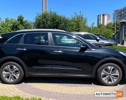 Черный Киа Niro, объемом двигателя 64 л и пробегом 197 тыс. км за 18700 $, фото 7 на Automoto.ua