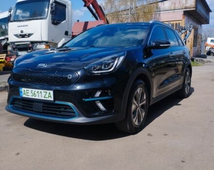 Чорний Кіа Niro, об'ємом двигуна 0 л та пробігом 100 тис. км за 18000 $, фото 4 на Automoto.ua