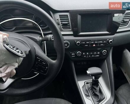 Черный Киа Niro, объемом двигателя 1.6 л и пробегом 233 тыс. км за 8400 $, фото 10 на Automoto.ua