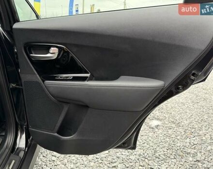Чорний Кіа Niro, об'ємом двигуна 0 л та пробігом 165 тис. км за 18800 $, фото 31 на Automoto.ua