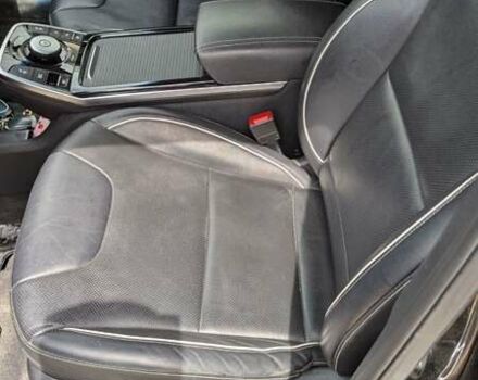 Чорний Кіа Niro, об'ємом двигуна 0 л та пробігом 130 тис. км за 16900 $, фото 11 на Automoto.ua