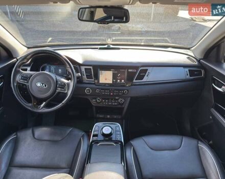 Чорний Кіа Niro, об'ємом двигуна 0 л та пробігом 137 тис. км за 22000 $, фото 8 на Automoto.ua