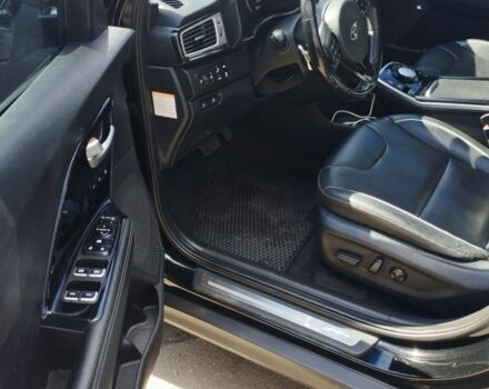 Чорний Кіа Niro, об'ємом двигуна 0 л та пробігом 100 тис. км за 18000 $, фото 9 на Automoto.ua