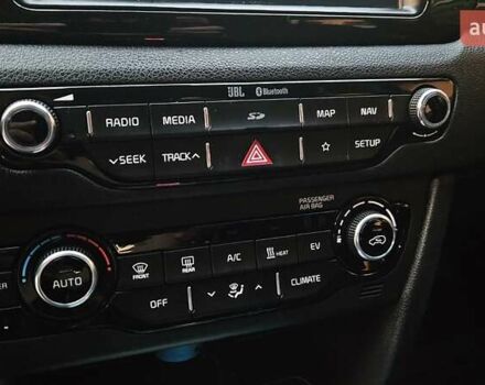 Чорний Кіа Niro, об'ємом двигуна 0 л та пробігом 120 тис. км за 21500 $, фото 11 на Automoto.ua